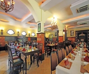 Cross Roads Inn 32/42