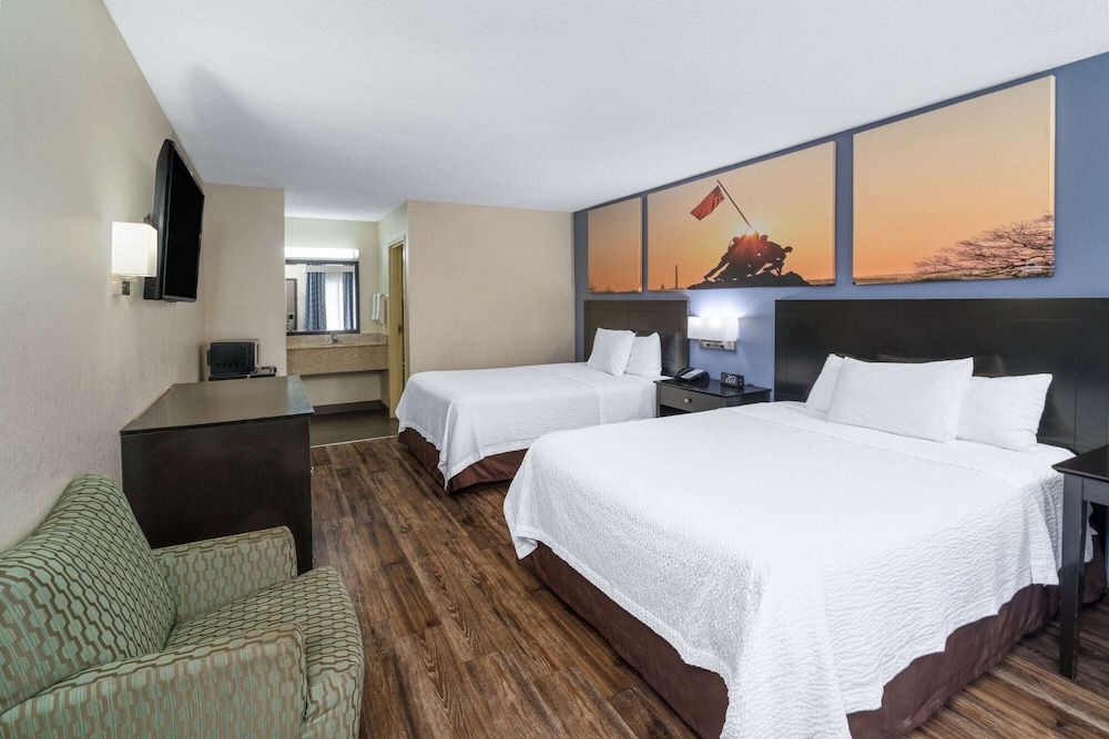Days Inn By Wyndham Clarksville North 15/63
