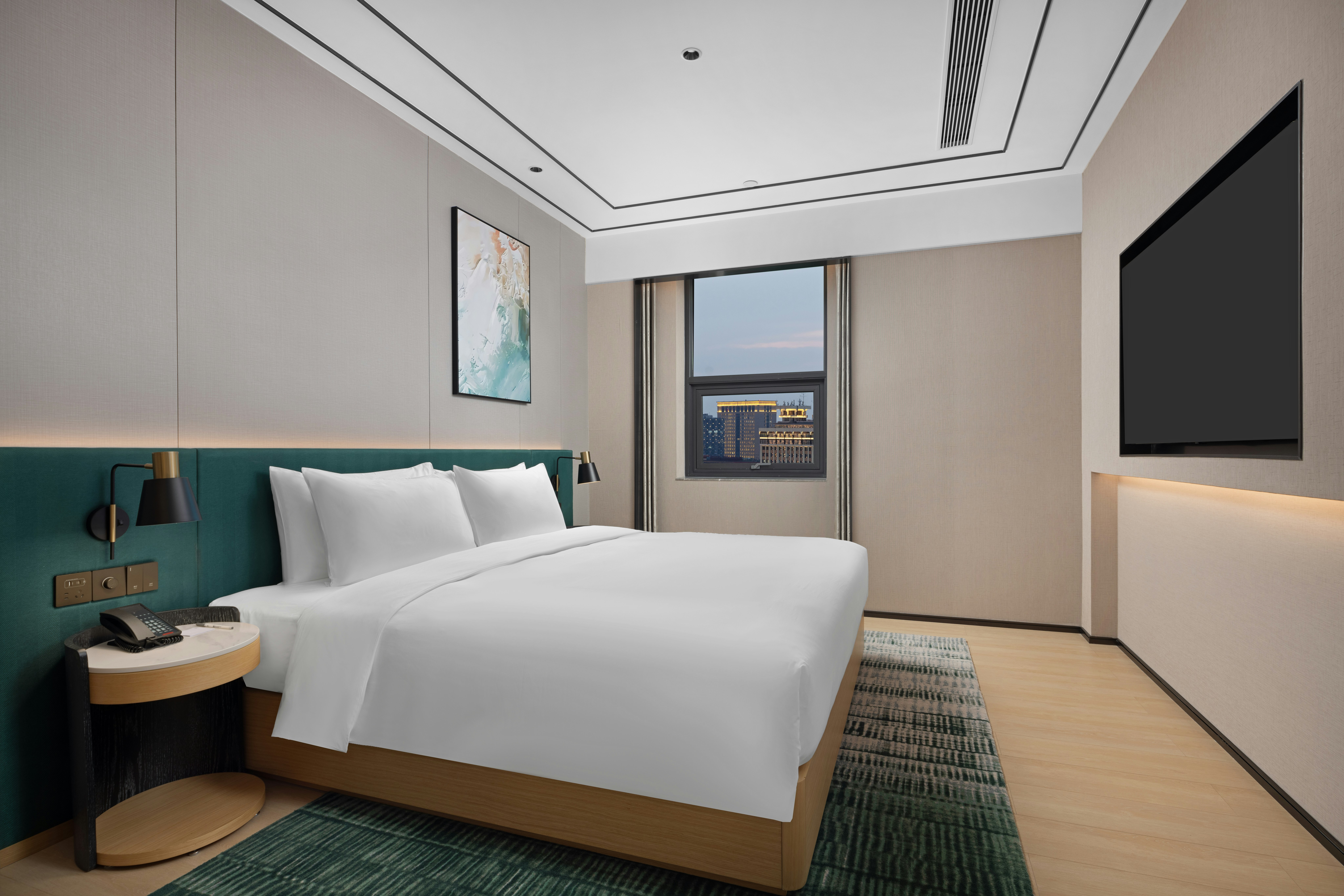 DELUXE, SUITE, KING BED
