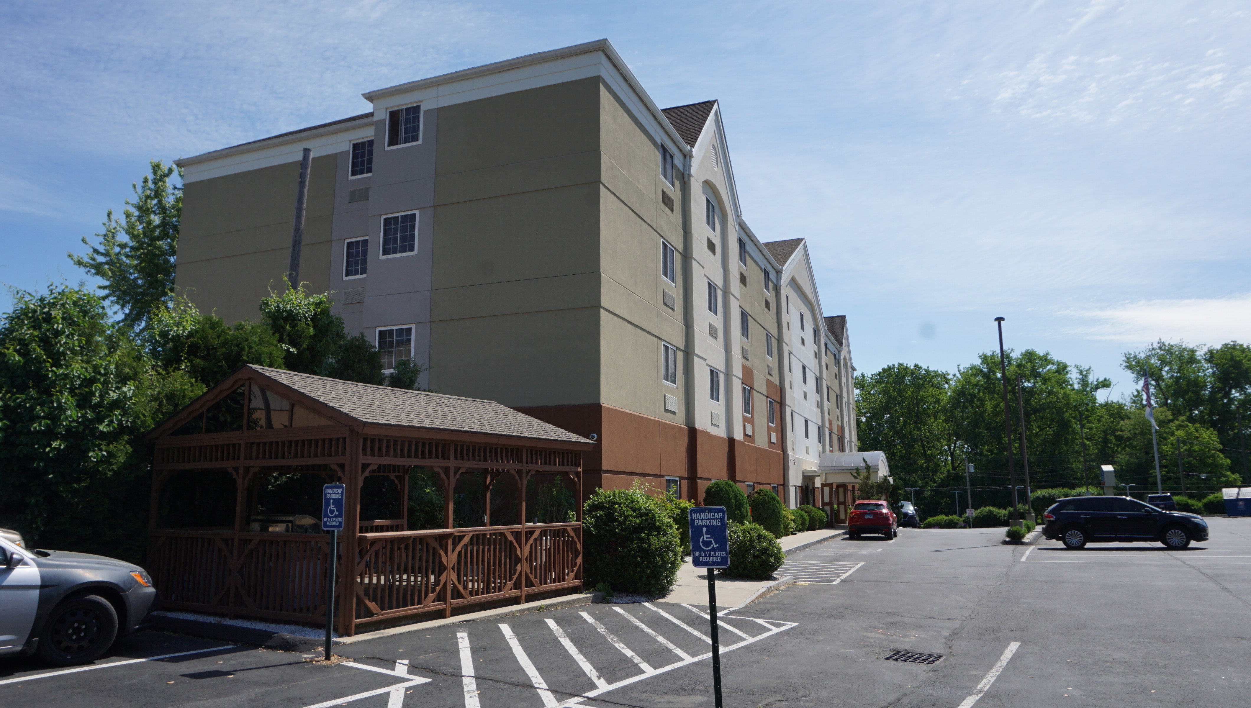 Candlewood Suites West Springfield 56/58
