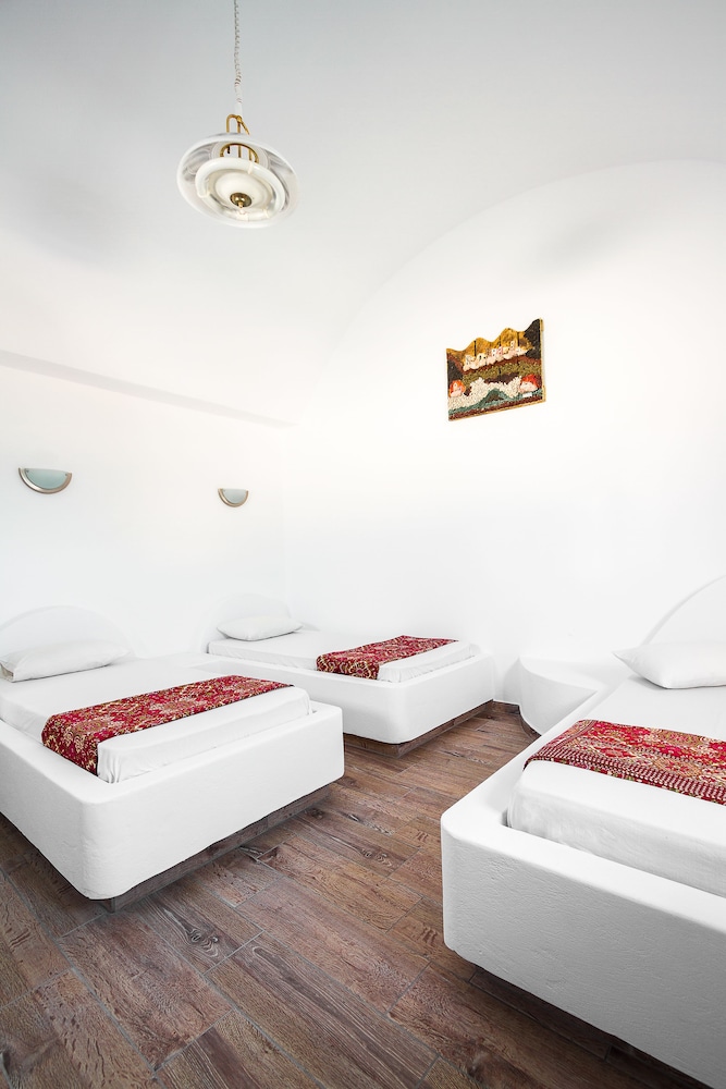 Villa Iliovasilema Santorini 12/50