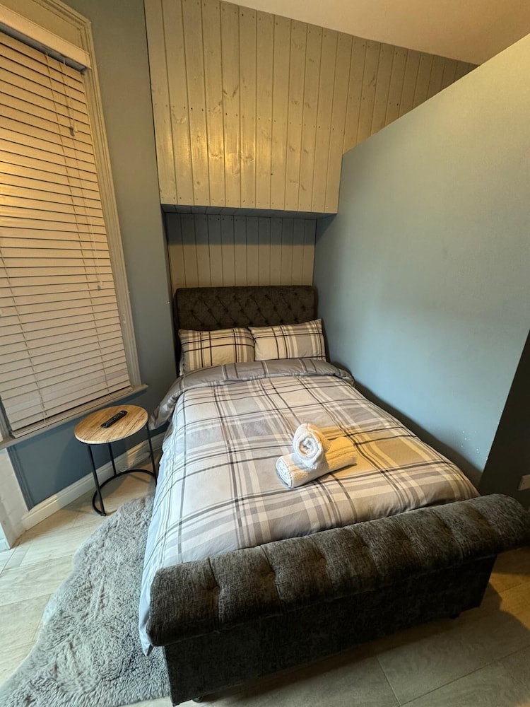 OYO Shore Surf Lodge 28/50
