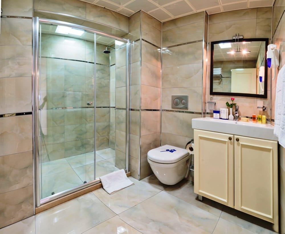 Byzantium Hotel & Suites 50/50
