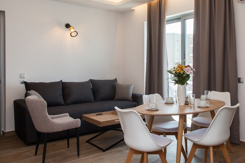 Sunrise Apt 14/37