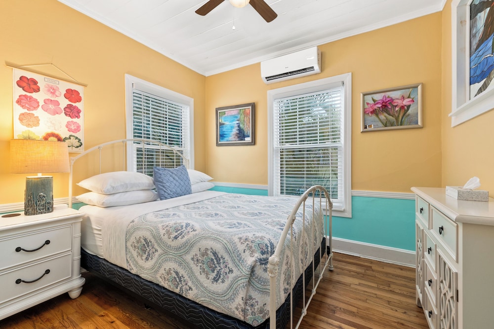 1 Bedroom, Aloha, Suite, Queen Bed, Sofa, Kitchen