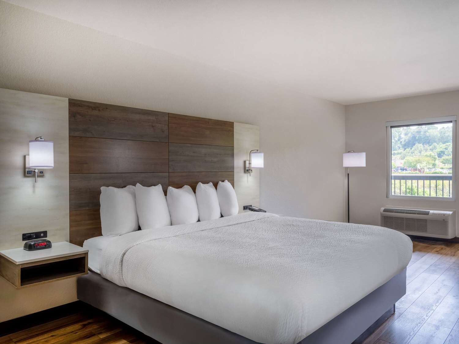 Days Inn by Wyndham Clemson 14/36