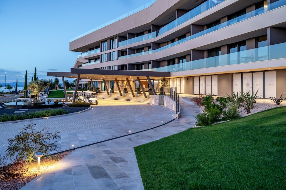 Petram Resort & Residences 58/68