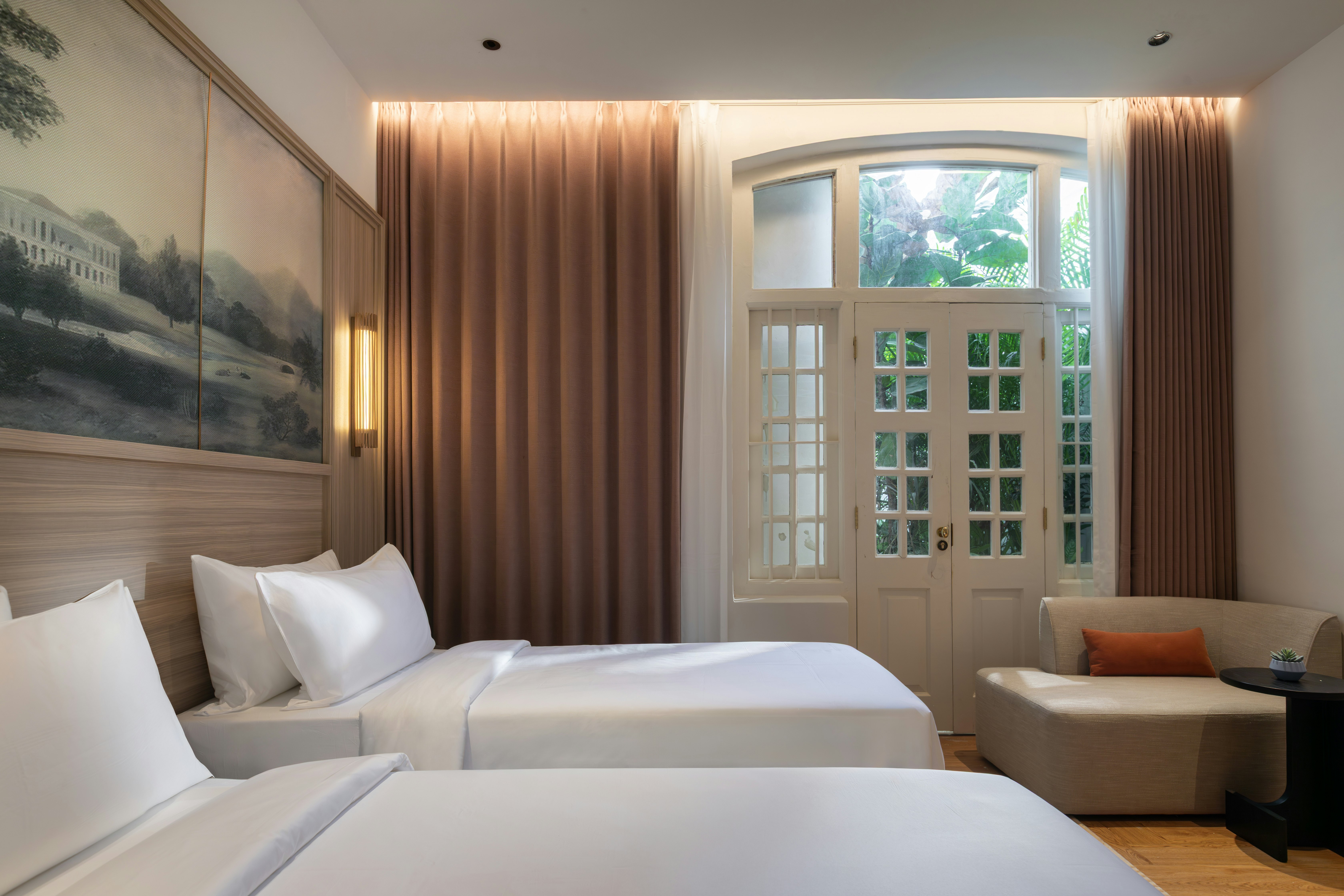 Colonial, Twin Beds
