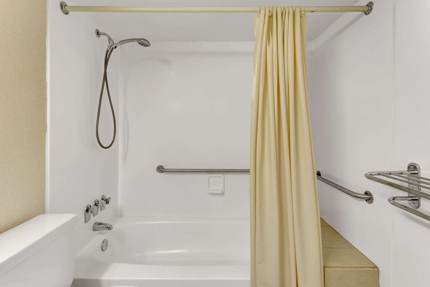 Ramada By Wyndham Baltimore West 9/10