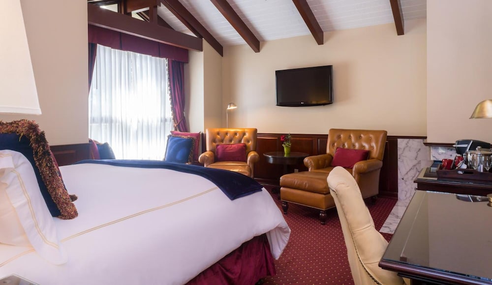 Carriage House Inn 27/35