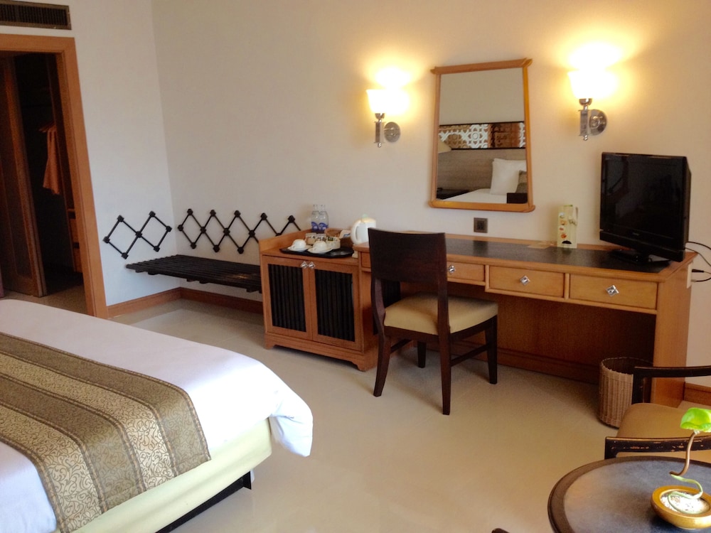 Indra Regent Hotel 58/82