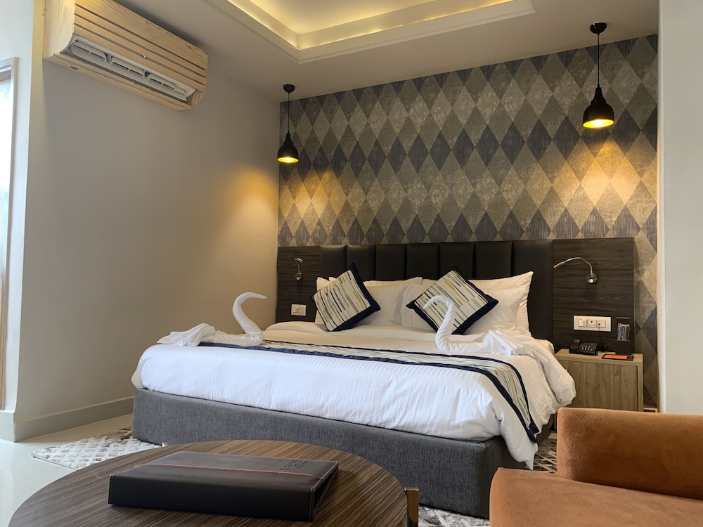 Regenta Central Noida 18/44