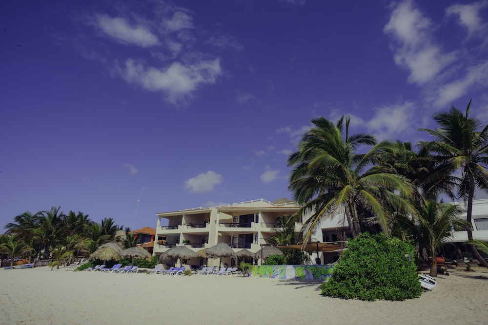 Villas De Rosa Beach Resort 5/68