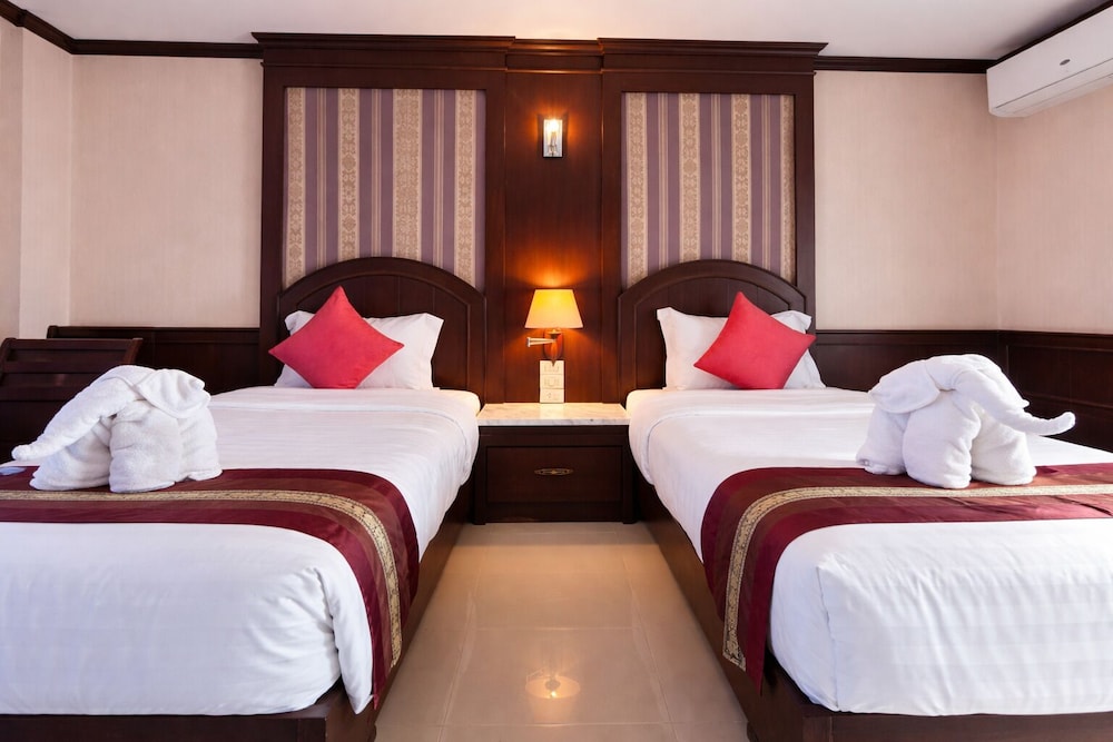 The Lion King Hotel 22/63