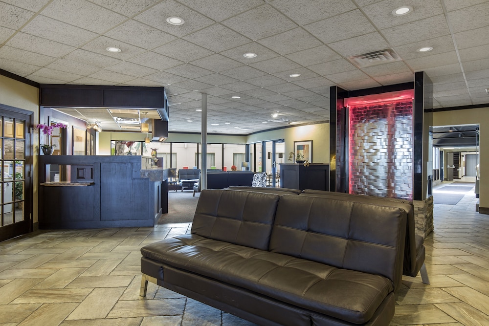 Lamplighter Inn Suites South 5/51