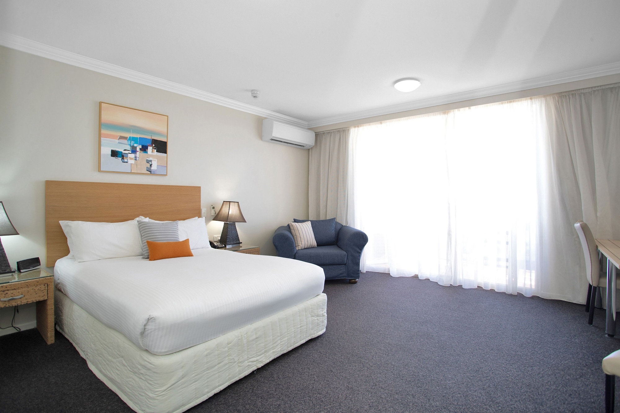 STANDARD, QUEEN BED