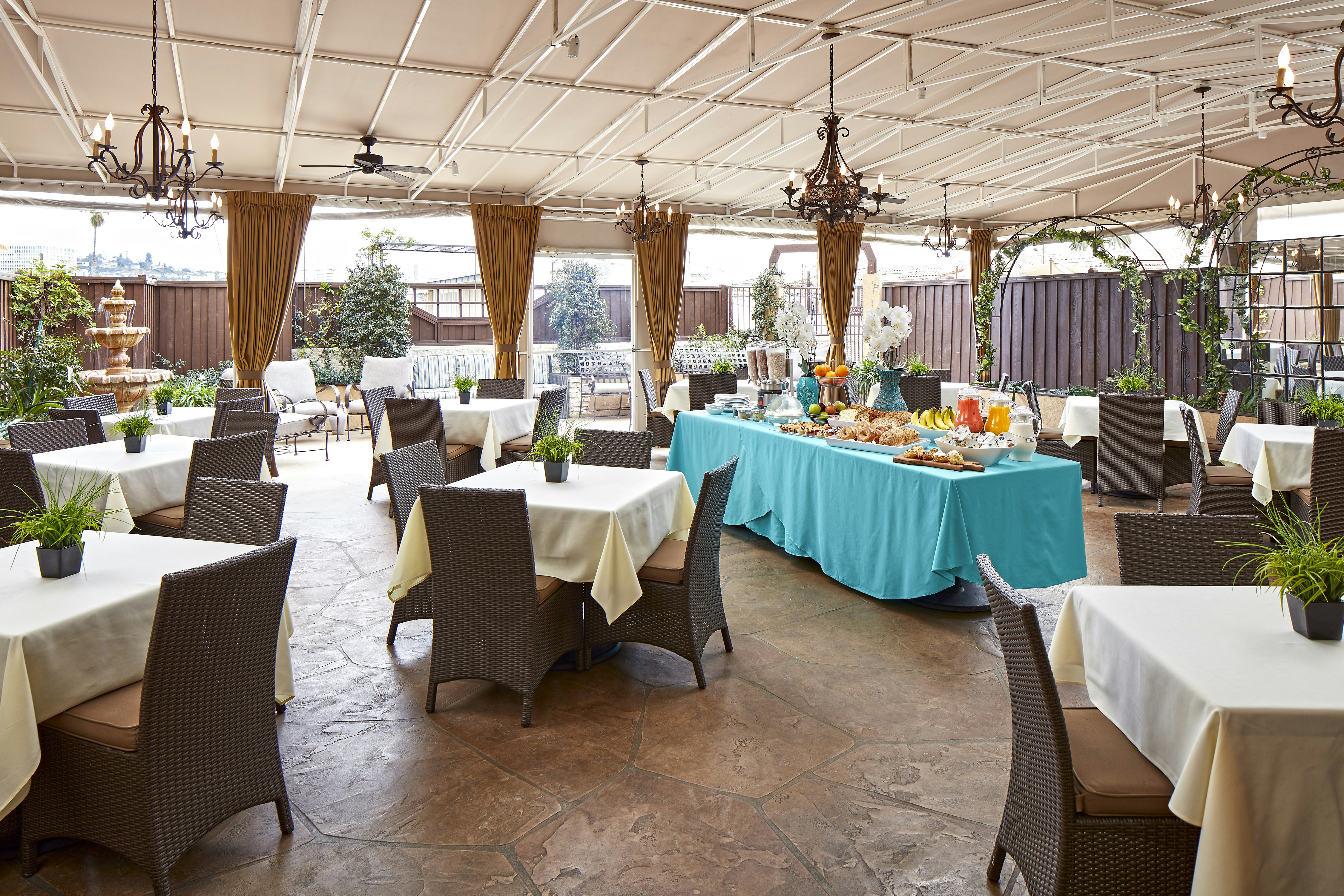 Empress Hotel of La Jolla 38/58