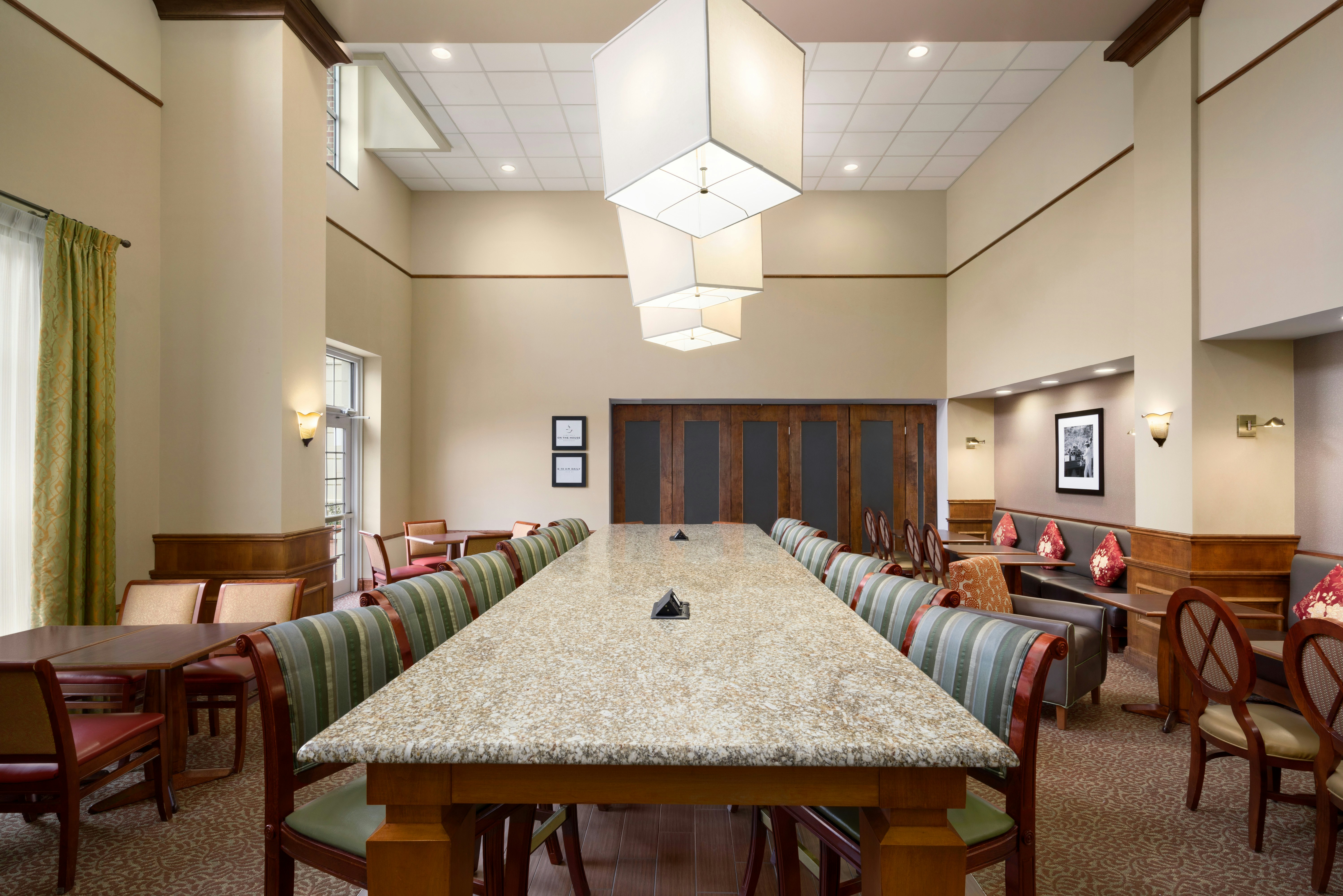 Hampton Inn And Suites Williamsburg Central 42/56