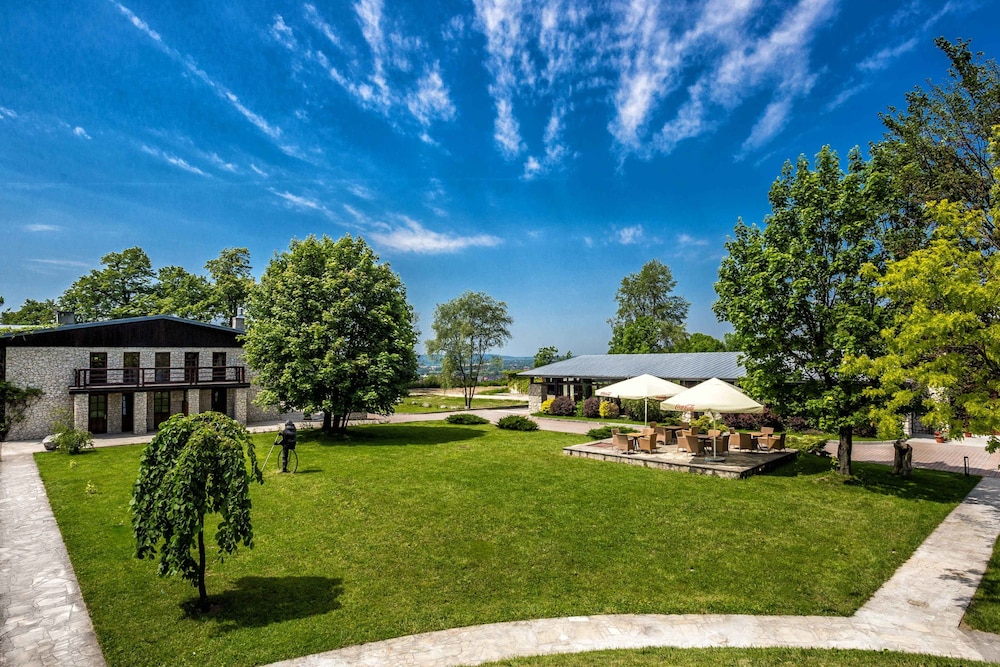 Tomaszowice Manor Estate 53/64