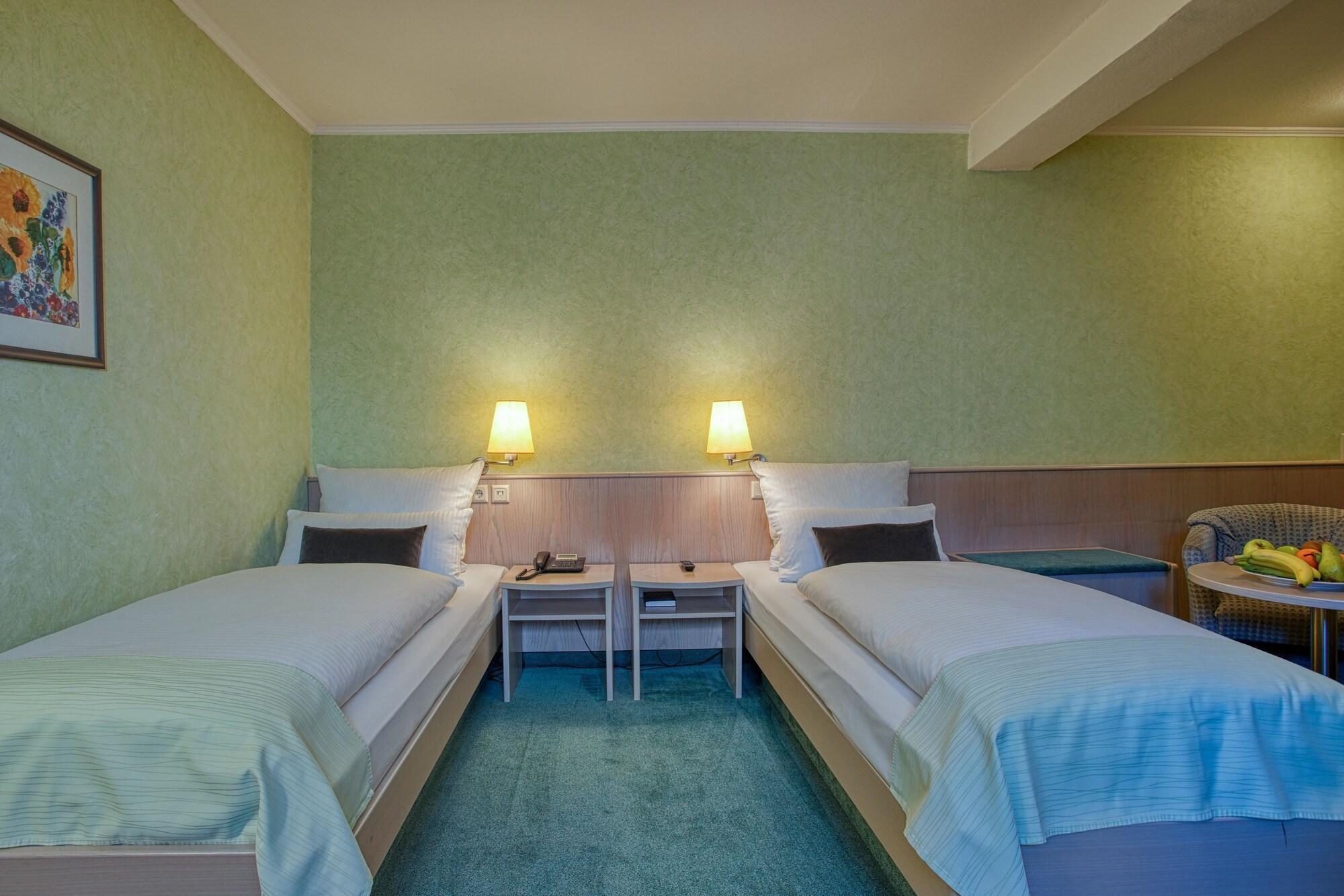 ROOM, DOUBLE OR TWIN BED, GARDEN VIEW