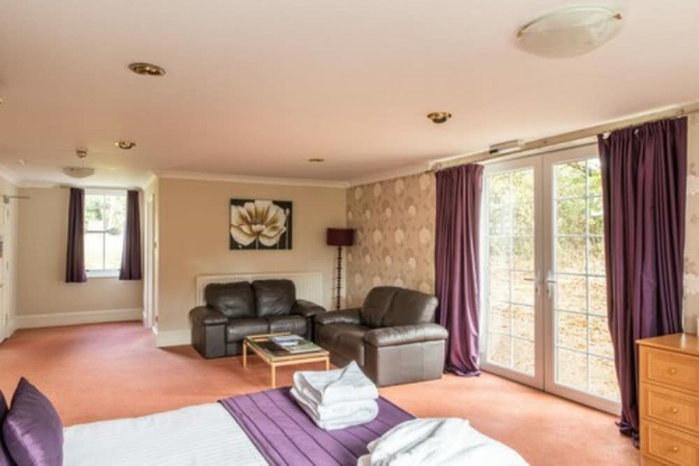 Woodlands Manor 61/100