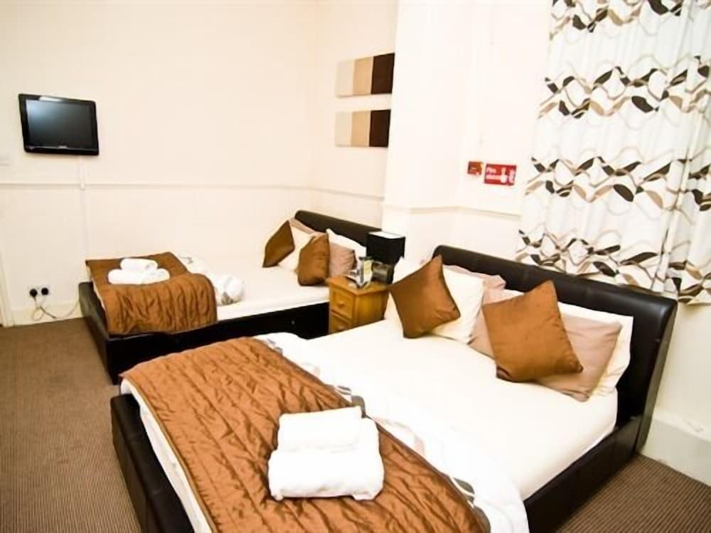 Skylark B &amp; B 31/57