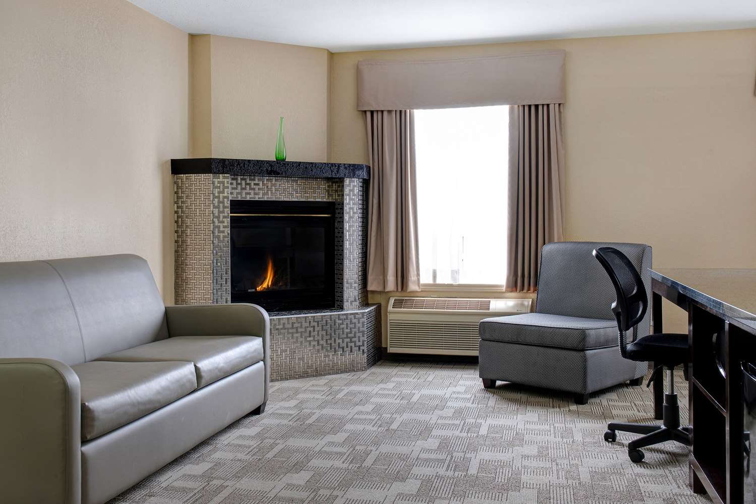 Days Inn By Wyndham Medicine Hat 26/38