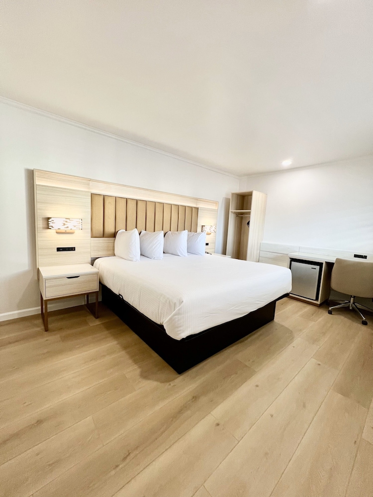 Francisco Bay Inn 25/42