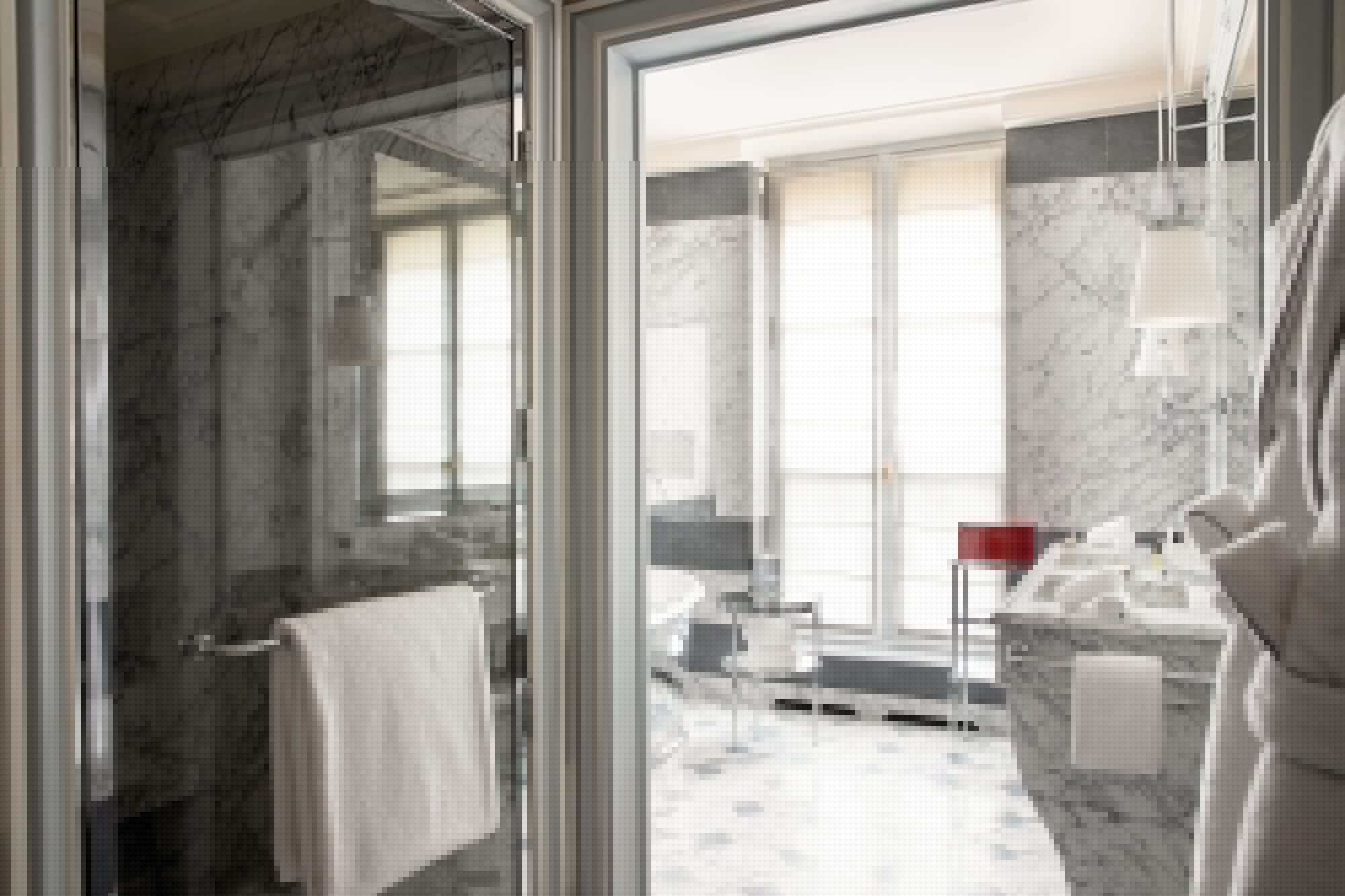 غرفة بريستيج بسرير كينج، La Reserve Paris Hotel And Spa 4/5
