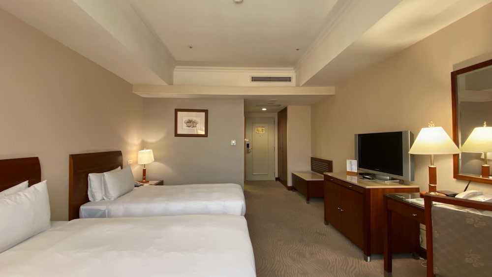 Monarch Plaza Hotel 15/47