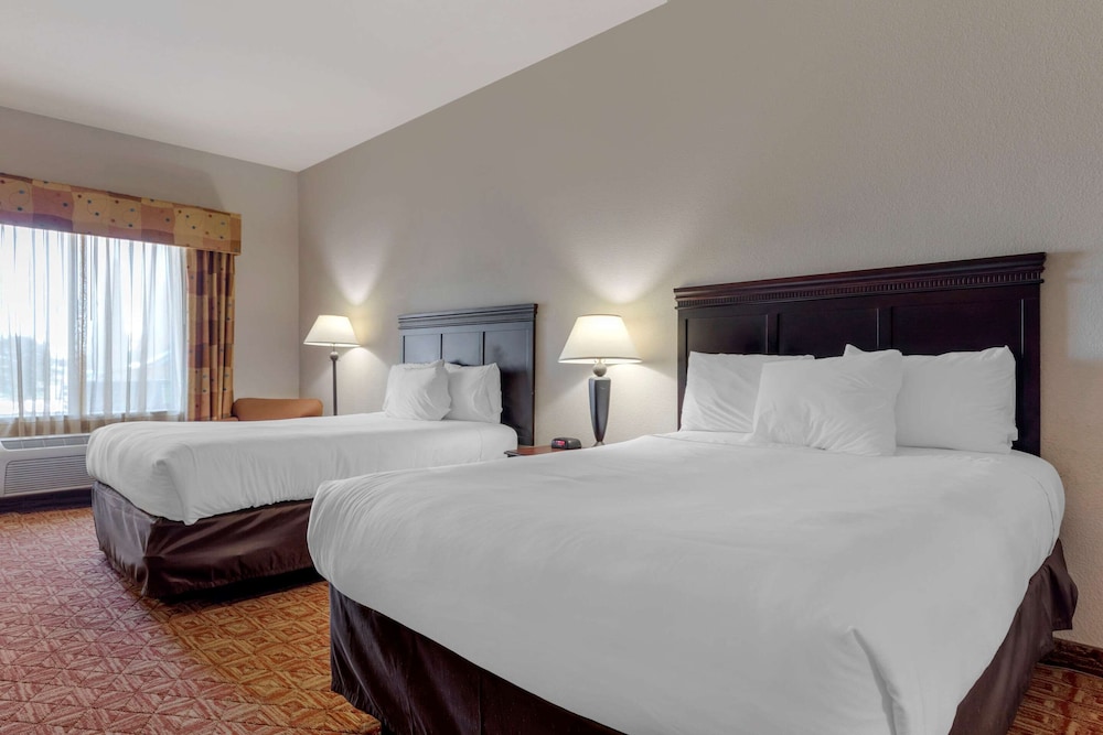 Comfort Inn Suites Denison North Lake Texoma 8/38