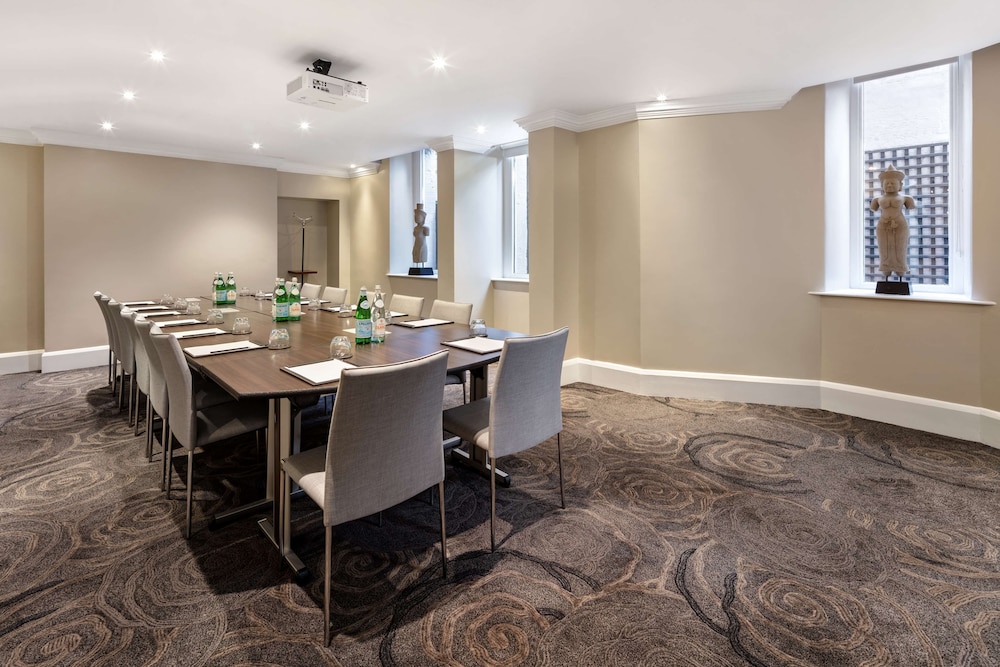 Radisson Blu Hotel, London Tottenham Court Road 39/49