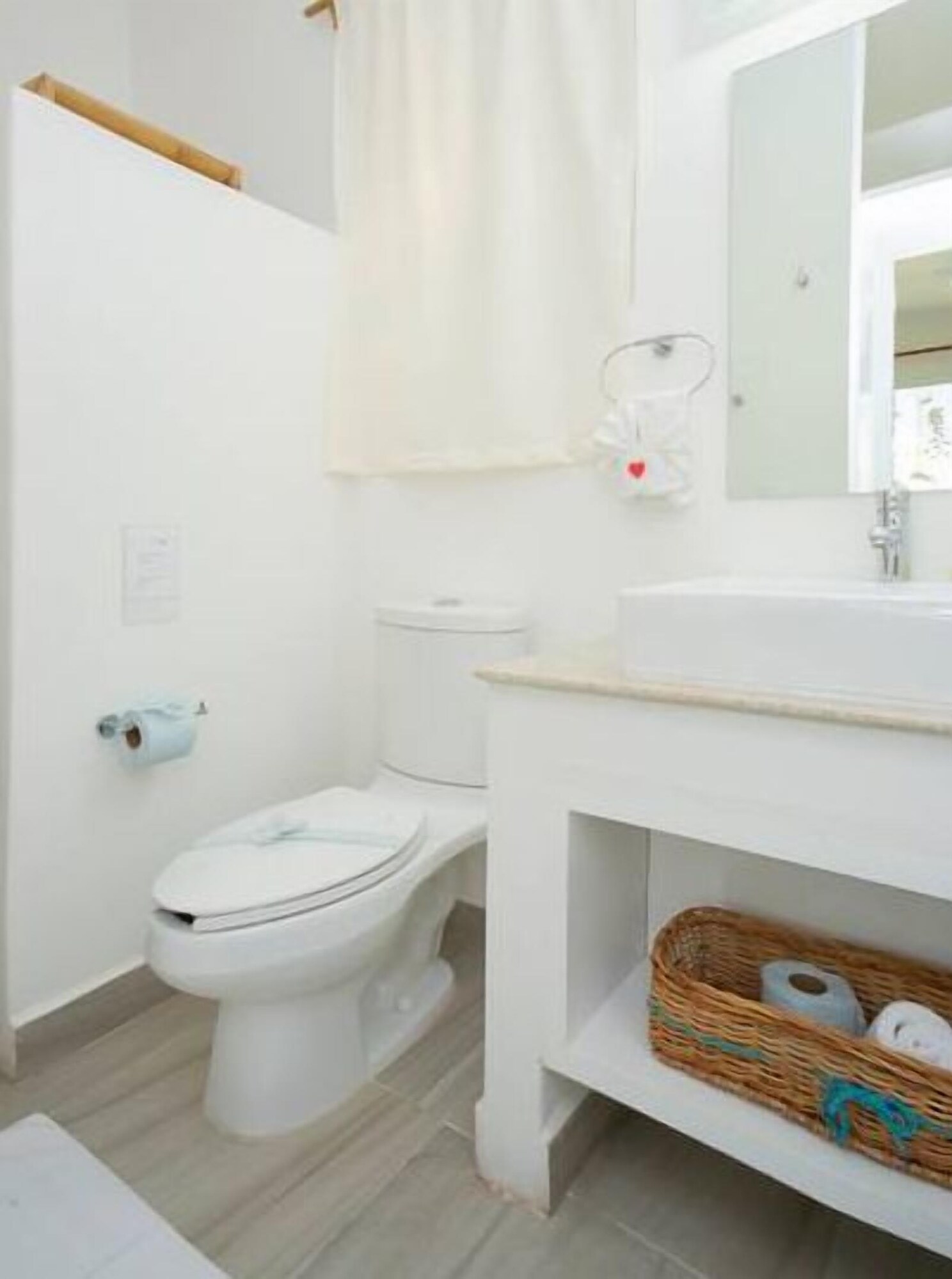 جناح فاخر اقتصادي تنفيذي بسريرين مزدوجين مع أريكة، Ocean Zen Suites 6/8