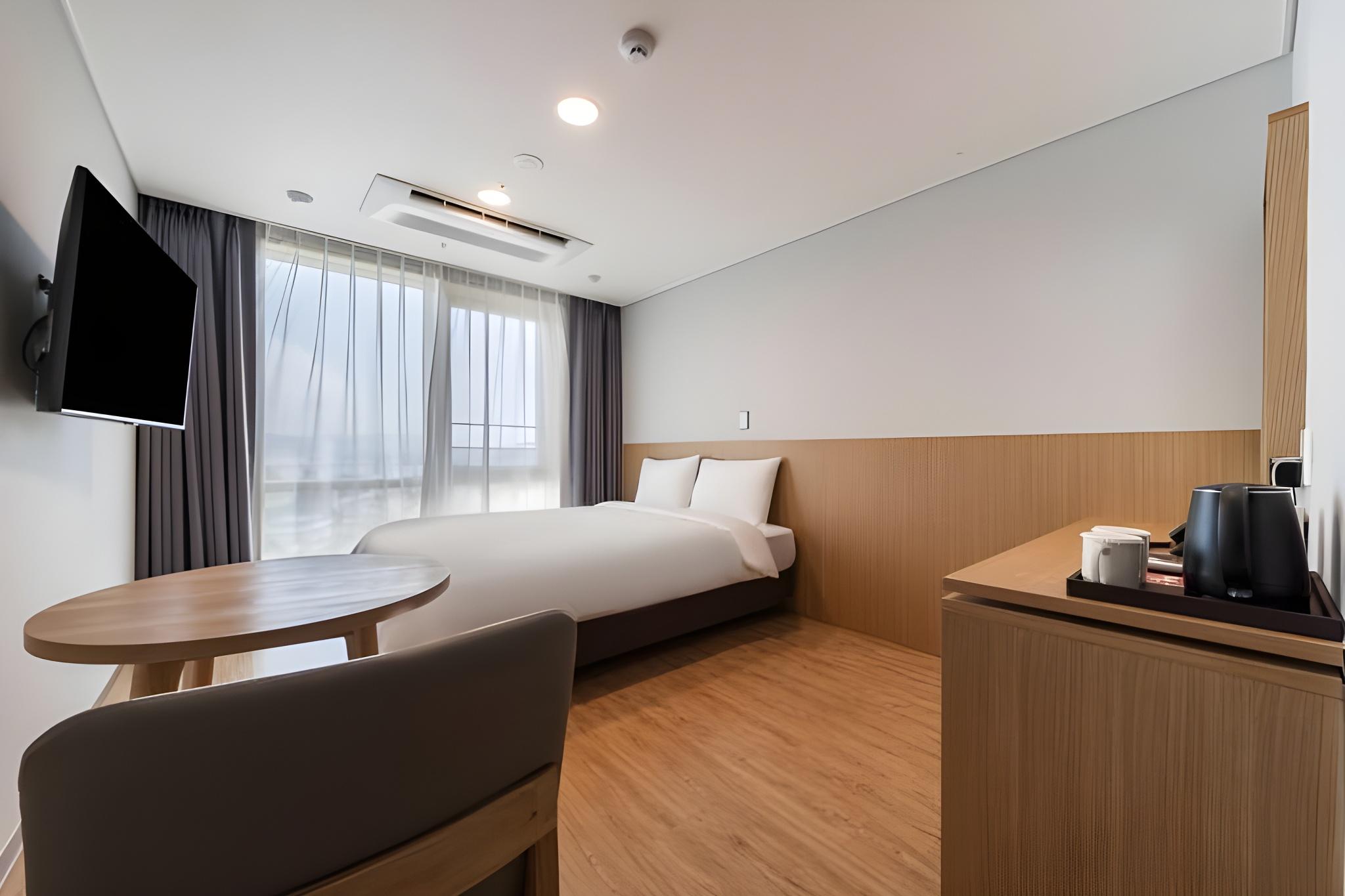 غرفة سوبيريور بسرير مزدوج بإطلالة على البحر، Hotel Kenny Yeosu 3/4