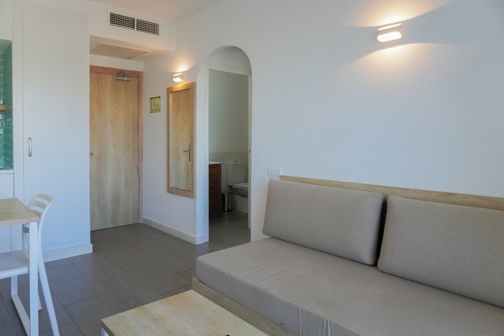 Beach Star Ibiza Hotel 56/78