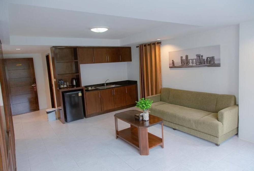 RoomQuest The Beach Kalim 30/36