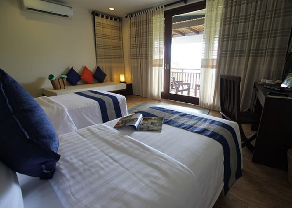 DELUXE, TWIN BEDS, OCEAN VIEW