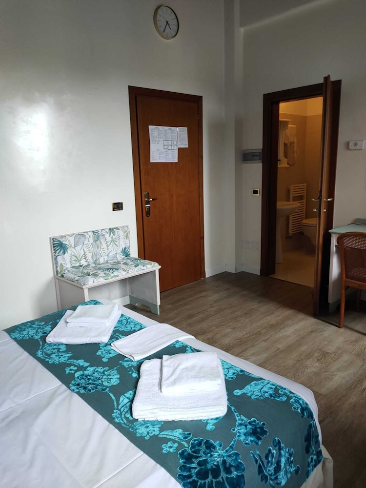 Hotel Villa Sara 33/60