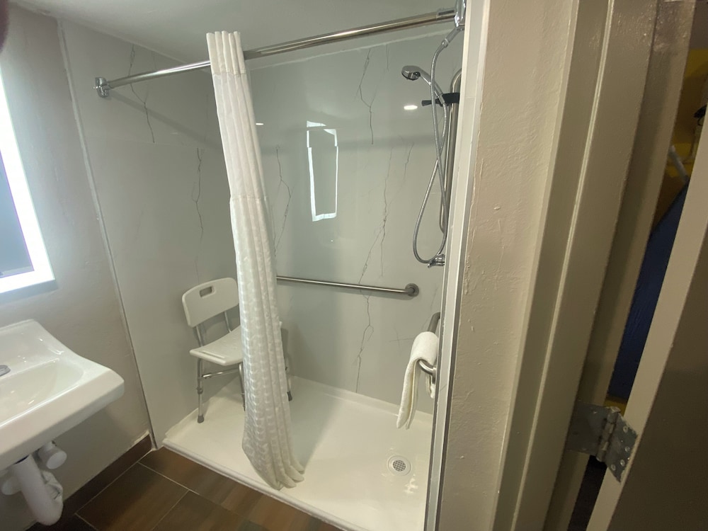 Days Inn By Wyndham El Paso West 49/50