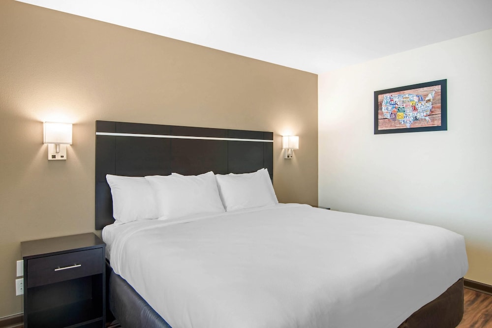 Econo Lodge Inn & Suites Springfield Main Street 27/63