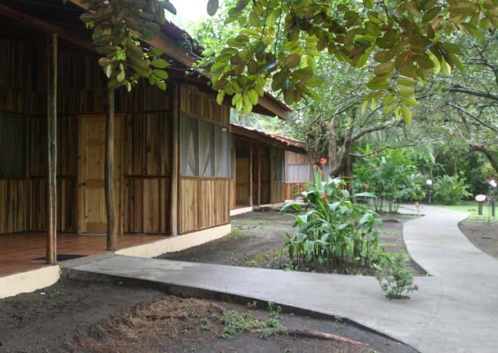 Turtle Beach Lodge 5/50