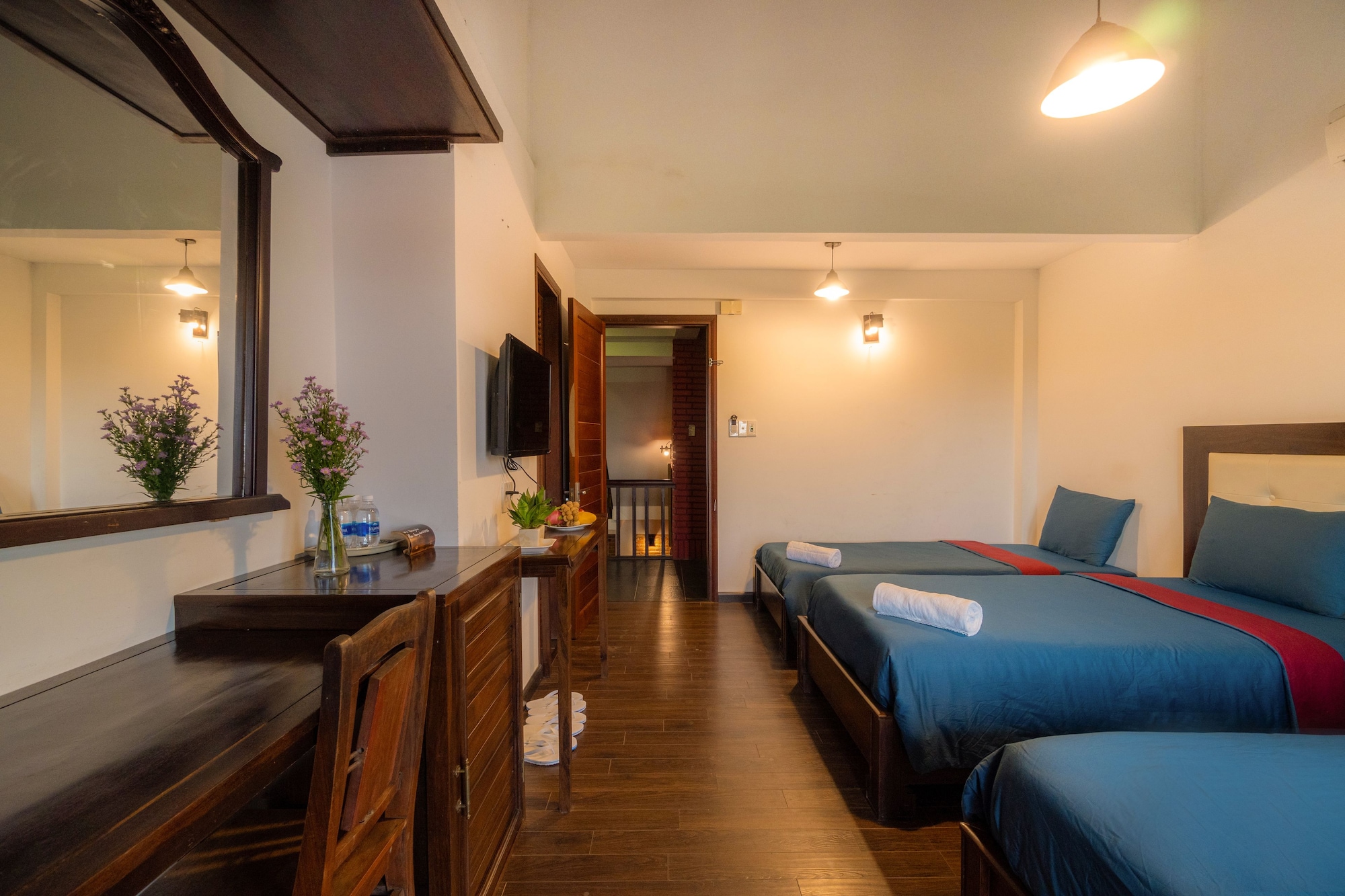 DELUXE, TRIPLE, BALCONY