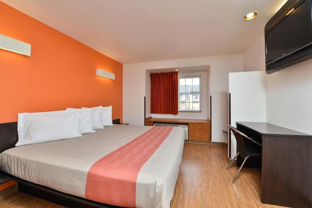 Motel6 Meridian, ID - Boise W 8/30