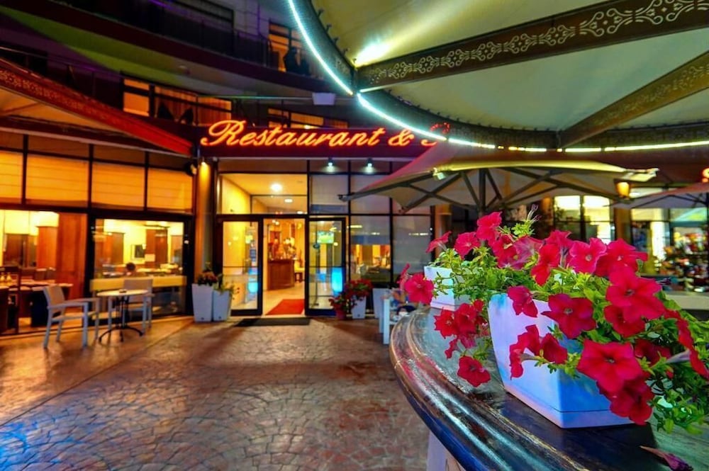 Saint Valentine Hotel 37/43