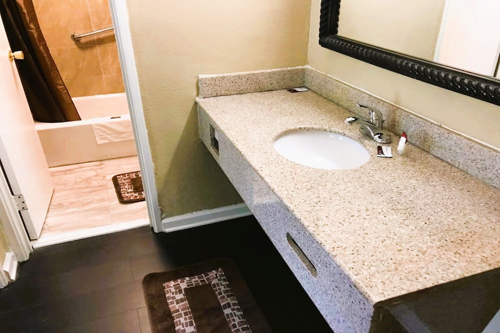 OYO Hotel Tallahassee Downtown 17/18