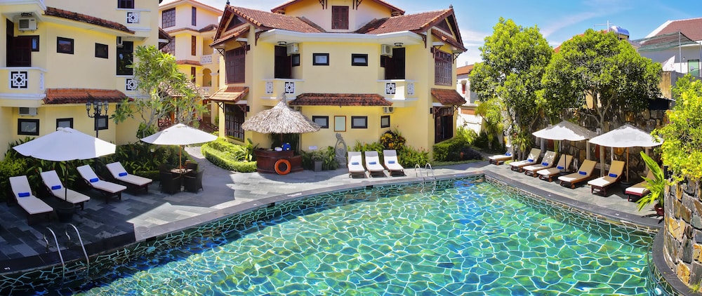 Lantern Boutique Hoi An 68/74