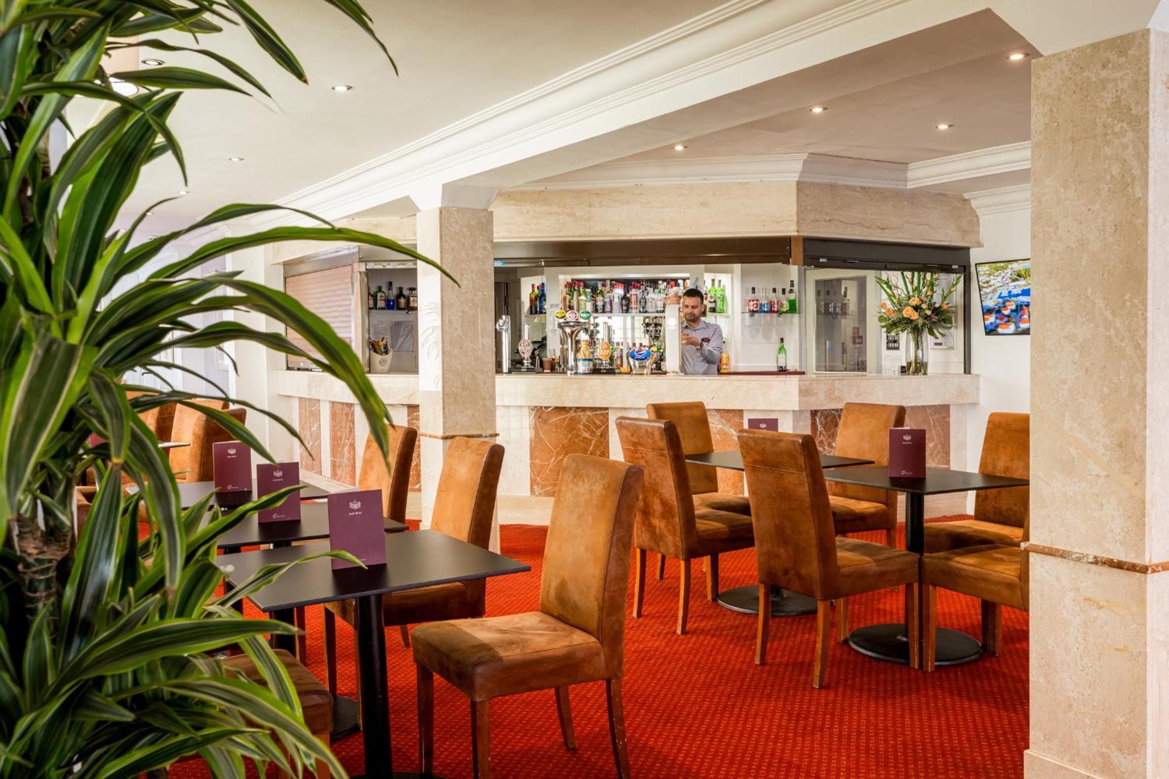 The Queens Hotel 23/27
