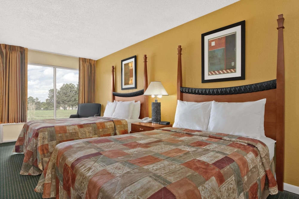 Days Inn by Wyndham Emporia 9/16