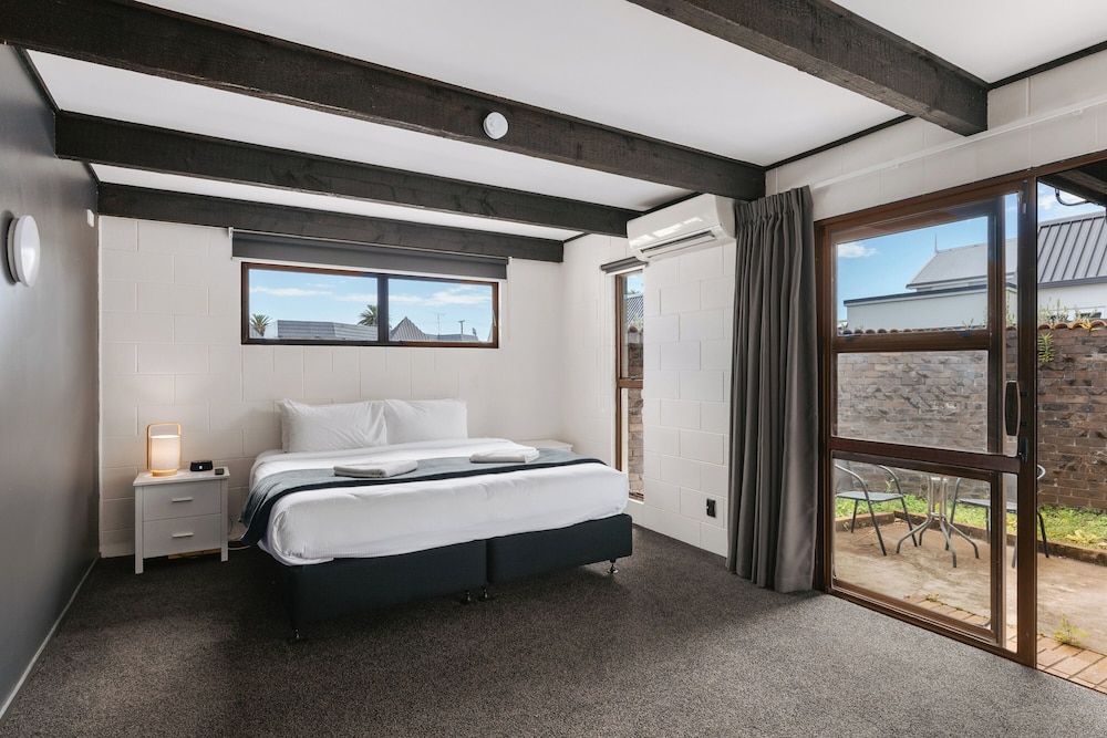 Room at Rolleston Motel, THAMES