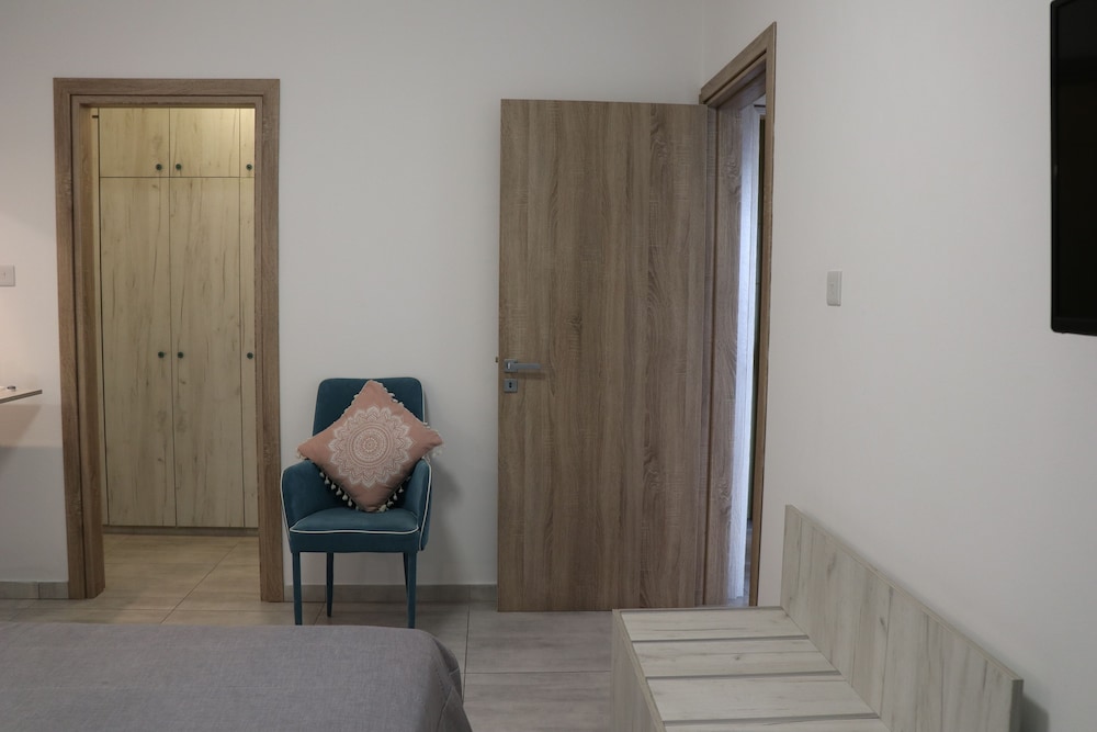 Layiotis Hotel Apartments 6/23